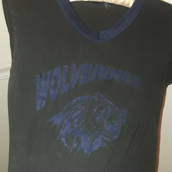 Wolverines T-shirt Worn in Distressed - Picture 3 of 4